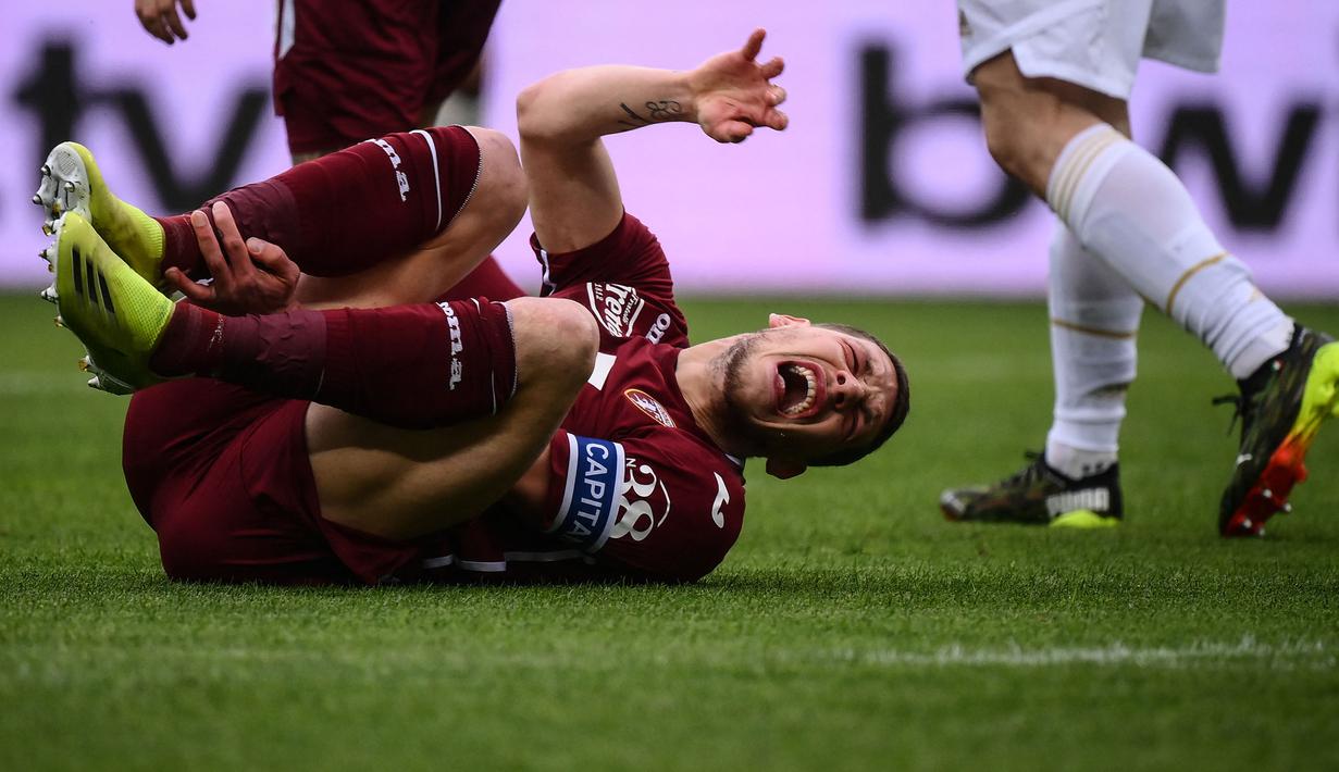 Andrea Belotti merupakan pemain Liga Italia yang sering dilanggar. Penyerang Torino itu telah dijatuhkan sebanyak 747 kali oleh para pemain belakang lawan. Catatan tersebut juga mengalahkan beberapa penyerang top Serie A lainnya, seperti Insigne, Mertens, dan Dybala. (AFP/Marco Bertorello)