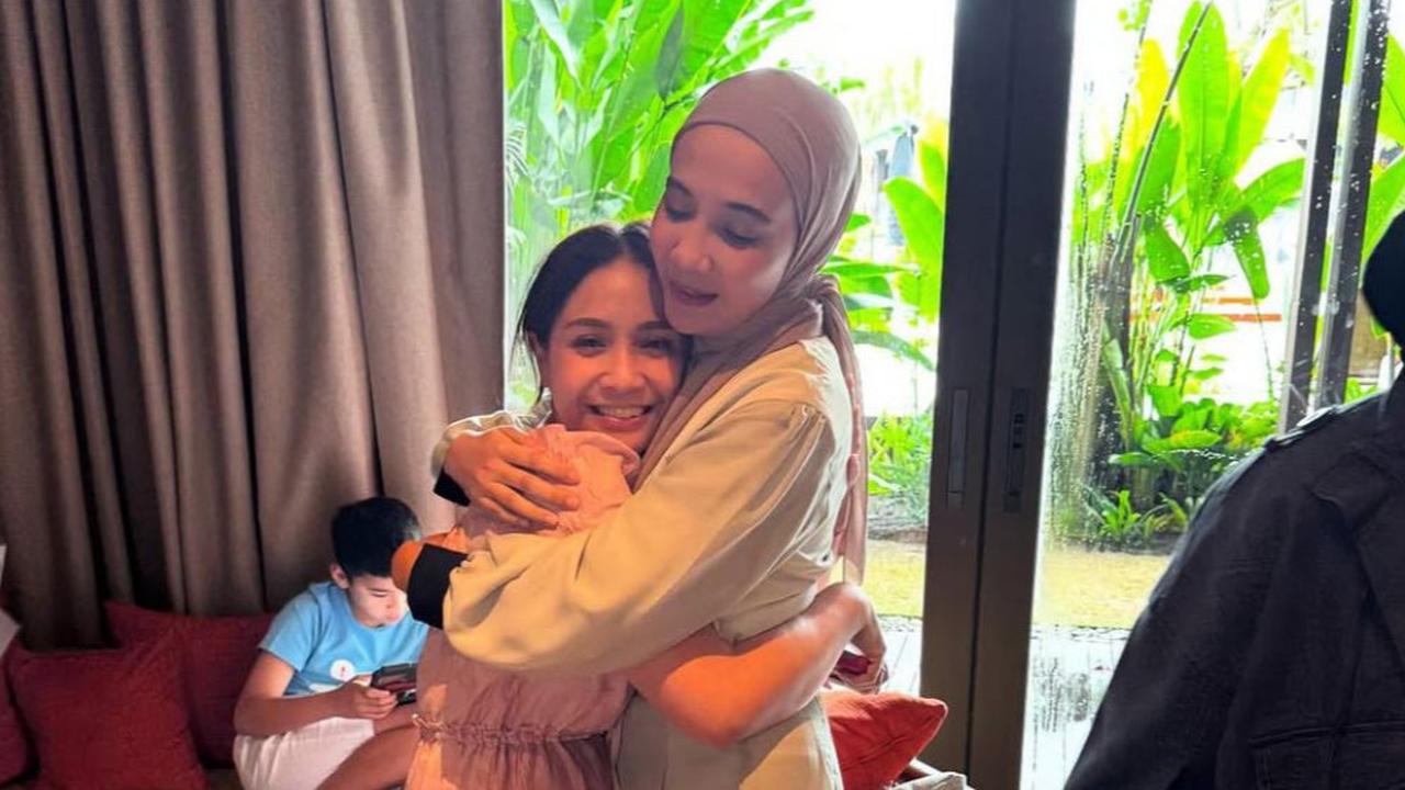 Unggah Sederet Momen Pelukan Persahabatan Zaskia Sungkar dan Nagita Slavina, Caption Irwansyah Bikin Haru