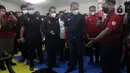 Menpora, Zainudin Amali (tengah) bersama Ketua Umum PSSI Mochamad Iriawan saat peresmian Medical Center PSSI di Gedung GBK Arena, Jakarta, Senin (14/3/2022). PSSI bersama Kemenpora meresmikan pusat kesehatan untuk menopang berbagai kebutuhan Timnas Indonesia. (Liputan6.com/Helmi Fithriansyah)