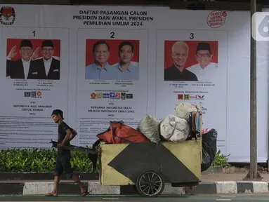 Poster sosialisasi visi misi Calon Presiden dan Calon Wakil Presiden pada Pemilu 2024 terpampang di Perempatan Kuningan-Mampang, Jakarta, Senin (8/1/2024). (merdeka.com/Imam Buhori)