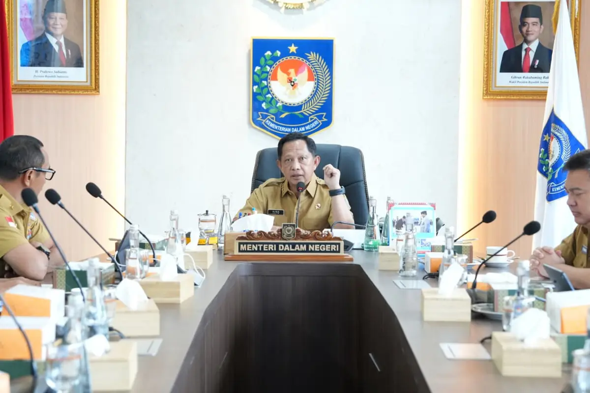 Mendagri Dorong Gubernur Bebaskan Pajak Kendaraan Listrik demi Transisi Energi