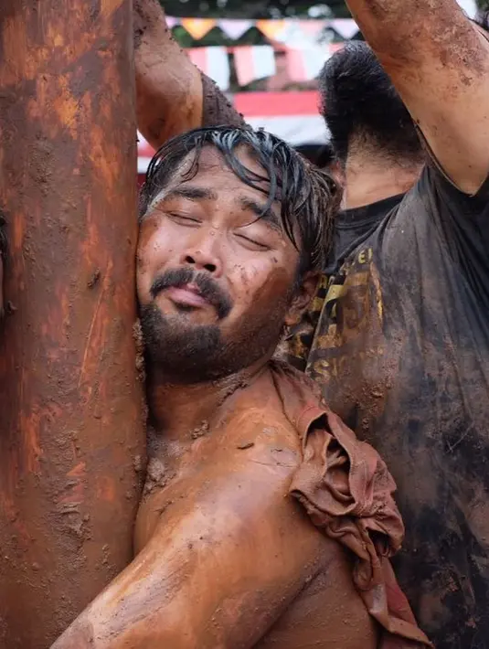 Teuku Wisnu Panjat Pinang (Instagram/teukuwisnu)