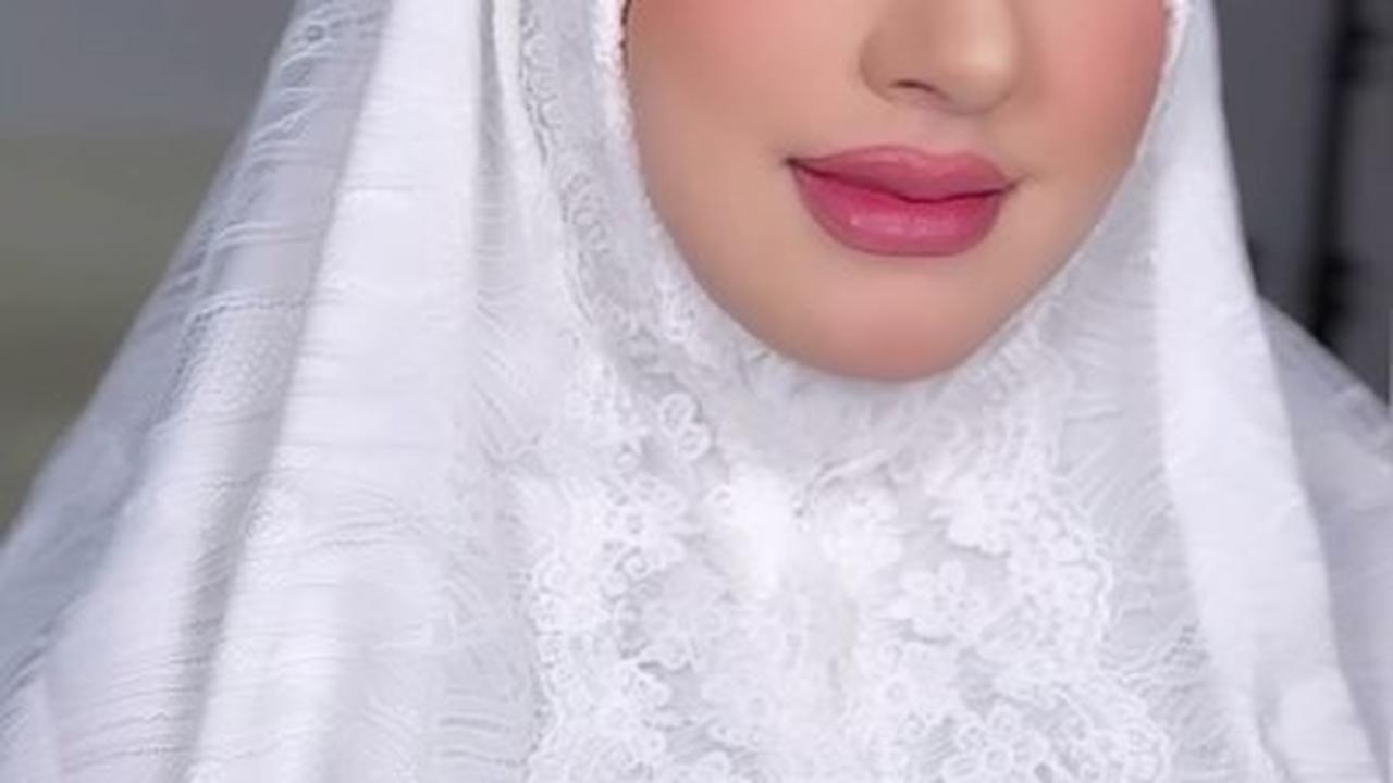 Disebut Mirip Kunti, 8 Foto Tasyi Athasyia Saat Pakai Mukenah Hingga Dapat Pujian Dari Warga Instagram