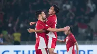 Pemain Timnas Indonesia U-23, Jens Raven, melakukan selebrasi setelah mencetak gol ke gawag Timnas Thailand U-23 pada laga semifinal Piala AFF U-23 2025 di Stadion Utama Gelora Bung Karno, Jakarta, Jumat (25/7/2025). (Bola.com/Abdul Aziz)