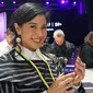 Dian Sastrowardoyo bersama Galaxy S9 saat dijumpai di event Unpacked di Barcelona, Spanyol. Liputan6.com/Agustin Setyo Wardani