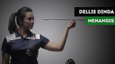 Pepanah putri Indonesia, Dellie Threesyadinda menangis terharu saat Indonesia Raya berkumandang.