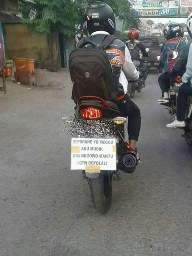 6 Foto Lawas Tulisan Tidak Bawa Menantu saat Mudik Ini Bikin Nostalgia