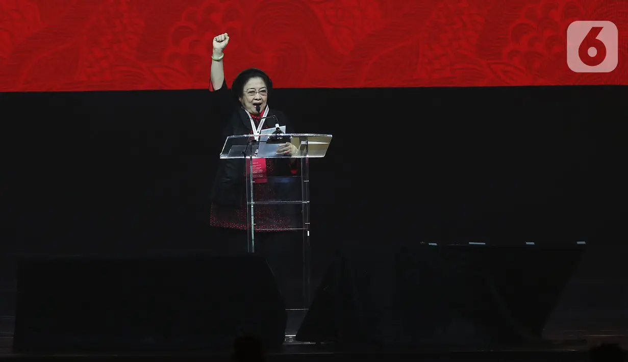 Ketua Umum PDI Perjuangan Megawati Soekarnoputri menyampaikan pidato saat pembukaan Rakernas I dan HUT ke-47 PDIP di JIEXPO Kemayoran, Jakarta, Jumat (10/1/2020). Rakernas ini bertajuk 'Solid Bergerak Wujudkan Indonesia Negara Industri Berbasis Riset dan Inovasi Nasional'. (Liputan6.com/Johan Tallo)