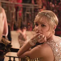 Hmmm, jangan dulu menilai seseorang. Ingat, tak kenal maka tak sayang! (Foto: cdn.popbela.com)