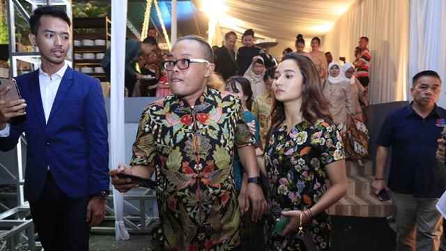 7 Pesona Naomi Zaskia Tampil Kompak Dengan Sule Di Pernikahan Siti Badriah Hot Liputan6 Com