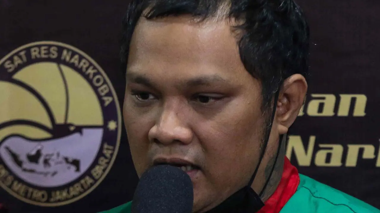 Dihadirkan Saat Rilis Penyalahgunaan Narkoba, Musisi Virgoun Kenakan Baju Tahanan