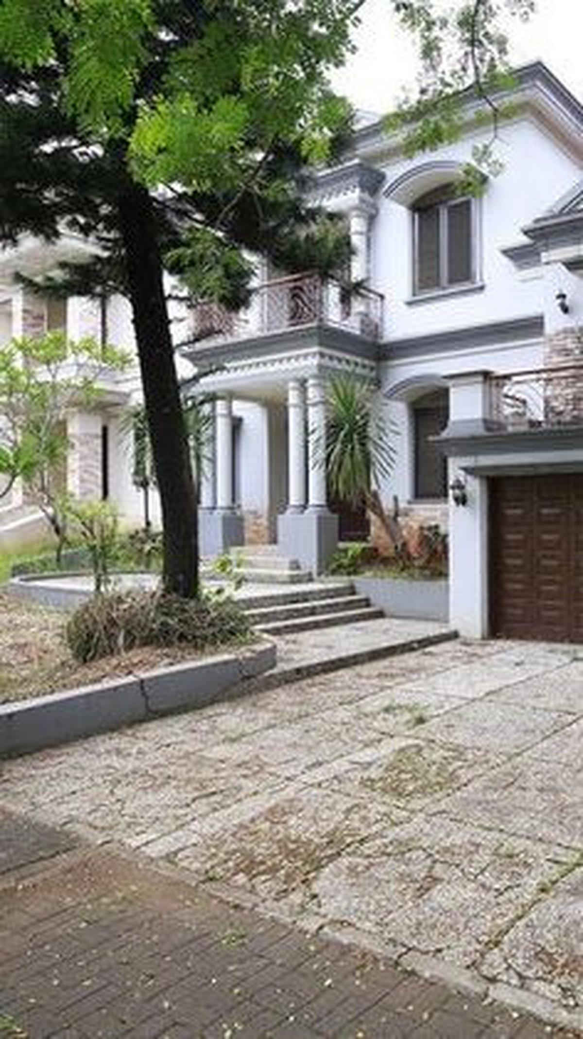 8. Cat Putih Legendaris yang Masih Menyelimuti Dinding Asrama<br>