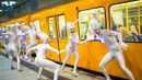 Aksi para Friedrichstadt-Palast saat sesi pemotretan untuk promosi acara "THE WYLD" di stasiun kereta bawah tanah di Berlin, Jerman, 23 Juni 2015. (REUTERS/Hannibal Hanschke)