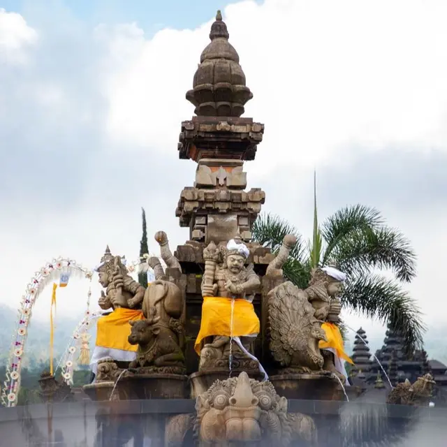 Pura Besakih Bali selesai ditata dengan total menelan anggaran Rp 911 miliar. Pura Besakih merupakan tempat ibadah yang sangat disucikan oleh umat Hindu di seluruh Indonesia. (Dok Kementerian PUPR)