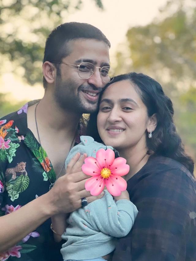 6 Potret Terbaru Shaheer Sheikh dengan Rambut Cepak, Bikin Pangling