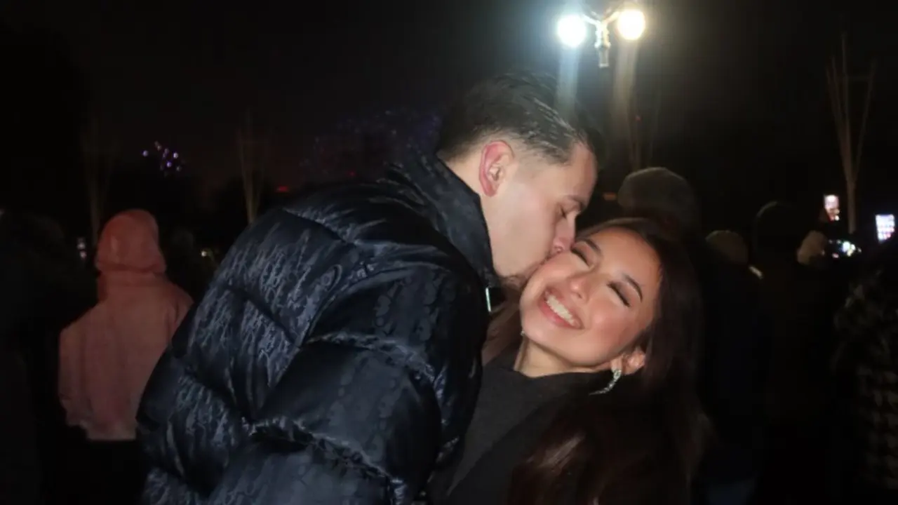 Gaya Jennifer Coppen Rayakan Tahun Baru Perdana sebagai Calon Istri Justin Hubner, Kompak Serba Hitam
