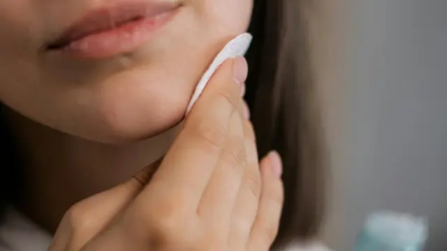 Beginner’s Morning Ritual Energizing: Pemakaian yang Benar Mulai dari Cleanser + Toner + Light Serum + Moisturizer + Sunscreen)