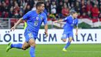 Italia berhasil mencuri kemenangan saat bersua Hungaria pada match day keenam Grup 3 UEFA Nations League A 2022 yang berlangsung di Puskas Arena, Budapest, Selasa (27/9/2022) dini hari WIB. (AP via MTI/Zsolt Szigetvary)