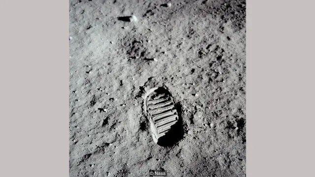 Jejak kaki astronot Apollo 11 di permukaan Bulan (NASA)
