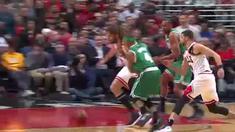 Assist Rajon Rondo pada Jimmy Butler dari Boston Celtics masuk dalam 10 assist terbaik putaran pertama playoff NBA musim 2017.