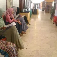 Sederet calon peserta Puteri Muslimah 2017 sedang mengikuti audisi. (Dokumentasi Indosiar)