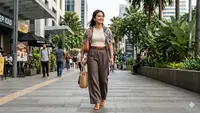 7 Model Celana Panjang Wanita Bahan Kain yang Bikin Penampilan Lebih Stylish