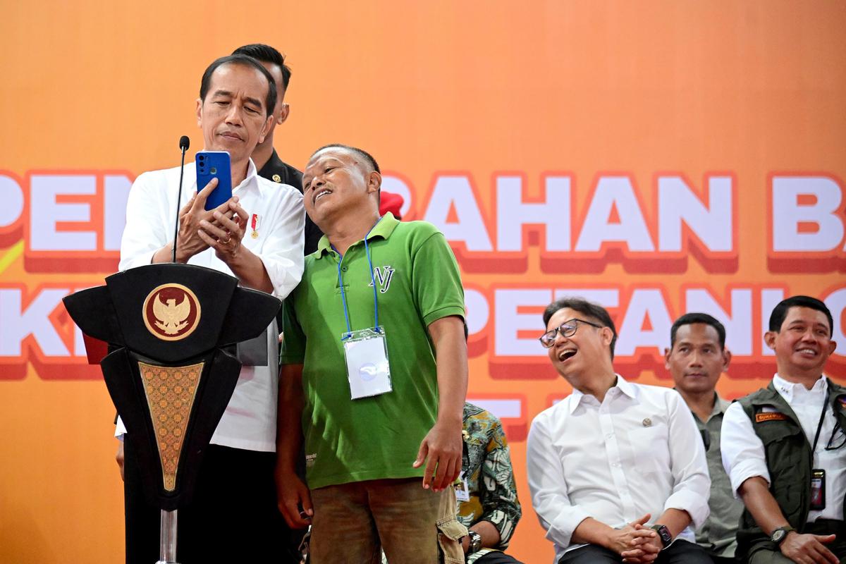 Ragam gaya Jokowi ketika bertemu rakyat
