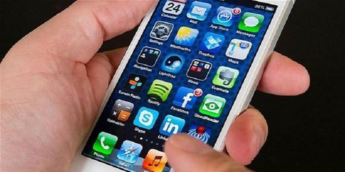 Banyak menggunakan aplikasi dari pihak ketiga
