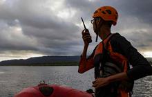 FOTO: Hari Kedua Pencarian Korban Tenggelamnya KMP Tunu Pratama Jaya, Tim SAR Hadapi Arus Deras Selat Bali