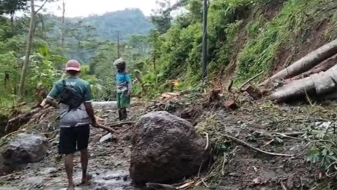 Puluhan Titik Longsor Jepara Tutup Akses Utama Desa Tempur, Warga Terisolasi