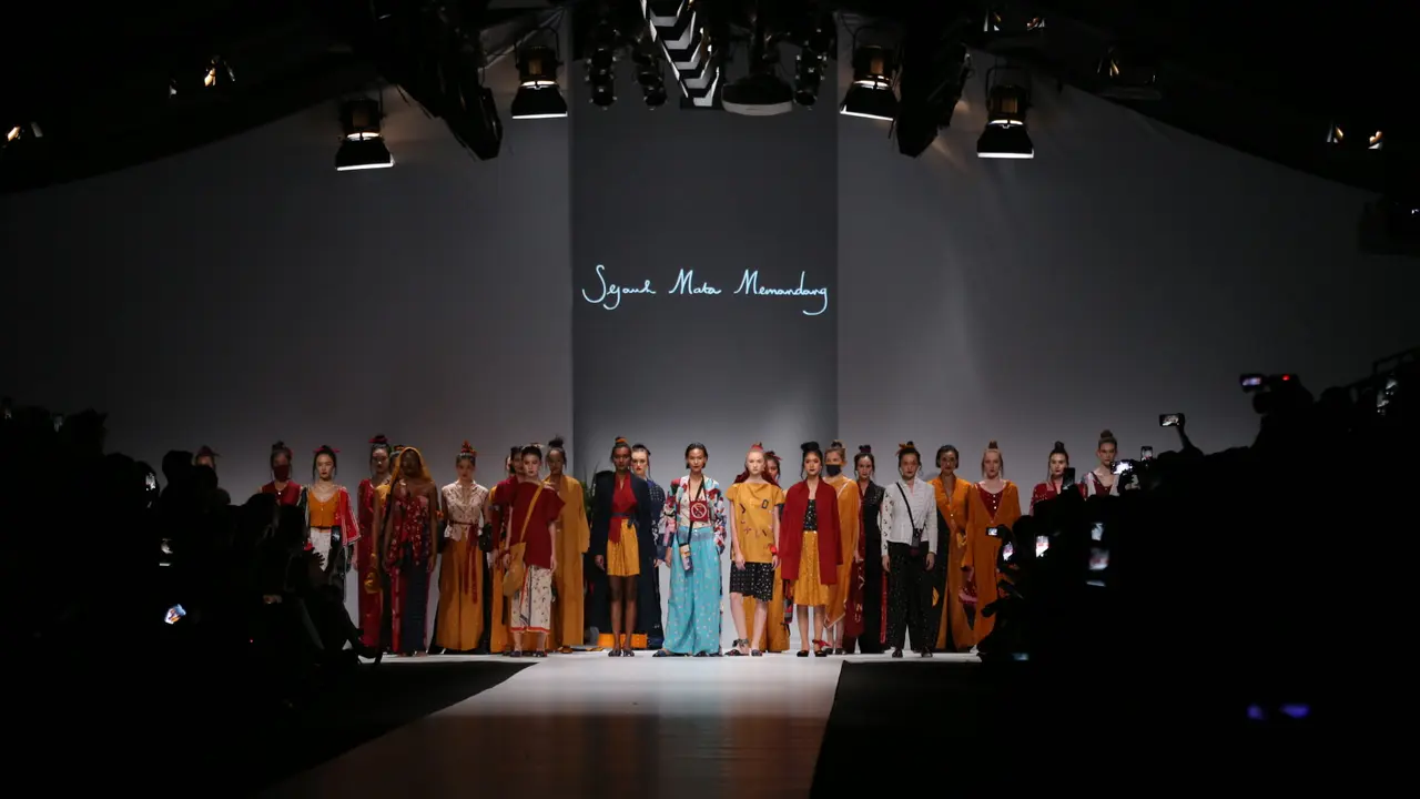 [Fimela] Daur, persembahan Sejauh Mata Memandang di JFW 2020