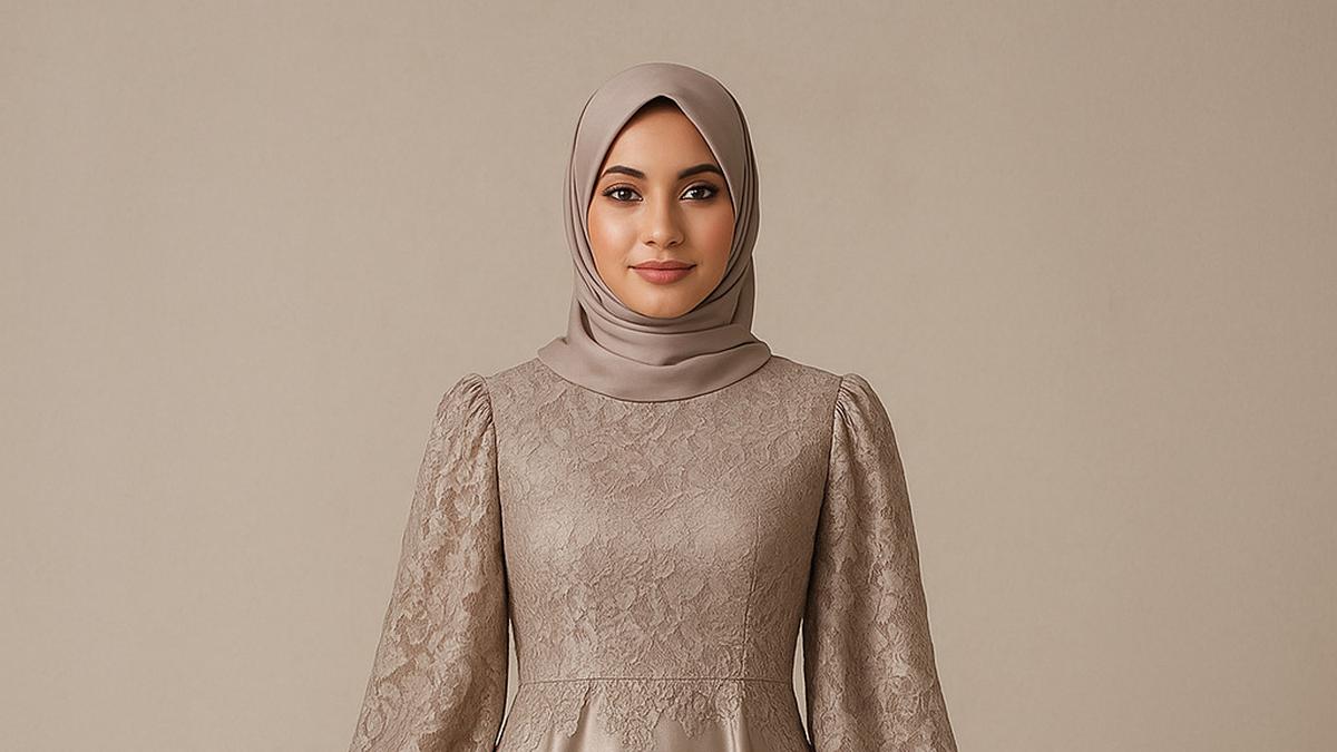 7 Model Gamis Brokat Kombinasi Satin untuk Wanita Berhijab Syar’i, Inspirasi Tren Gaya Anggun 2025
