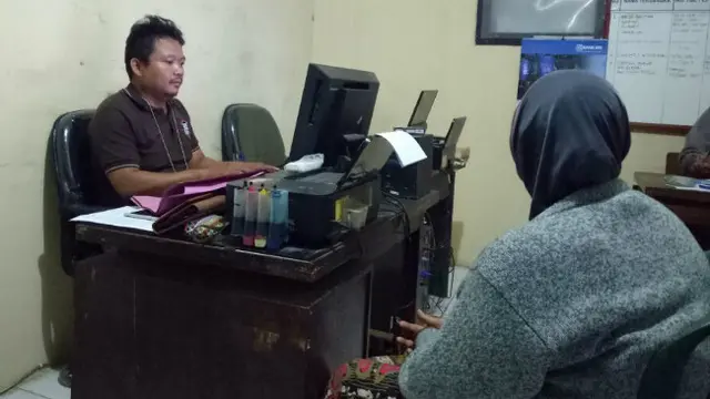 Emak-Emak di Brebes Borong Sembako dengan Uang Palsu