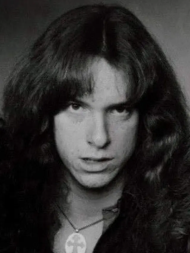 Cliff Burton Mendiang Bassis Metallica