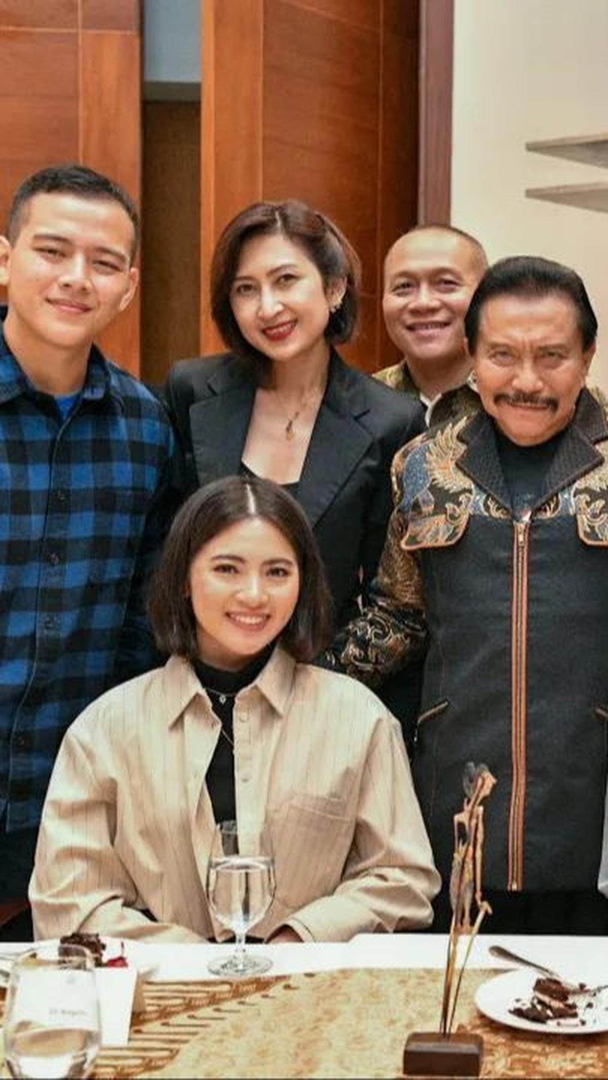 Hafiz juga terlihat hadir dalam perayaan Wedding Anniversary Andika Perkasa dan Hetty Andika Perkasa, beberapa waktu lalu. <br>