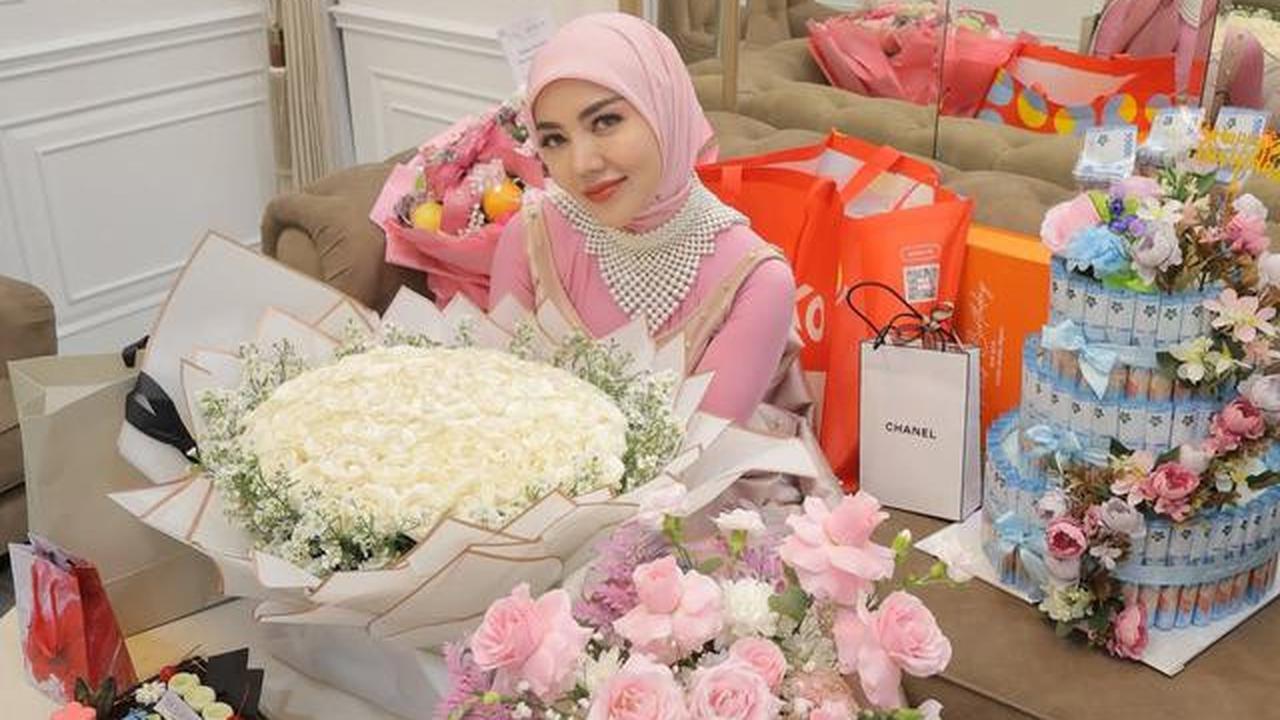 5 Potret Ruang Tamu Rumah Bella Shofie, Mewah dengan Desain Klasik Modern