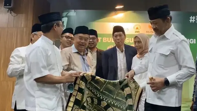 Saling Bergandengan Tangan Mewangikan 1000 Masjid di Pulau Jawa dengan Wangi Kasturi Selama Ramadan 2025
