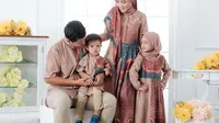 6 Inspirasi Model Baju Sarimbit Couple Keluarga, Tampil Serasi dan Elegan di Hari Raya Idul Adha 2025