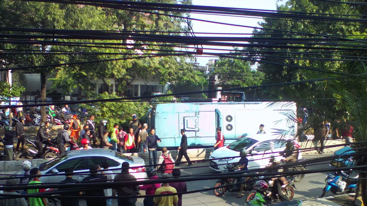 Transjakarta Terguling