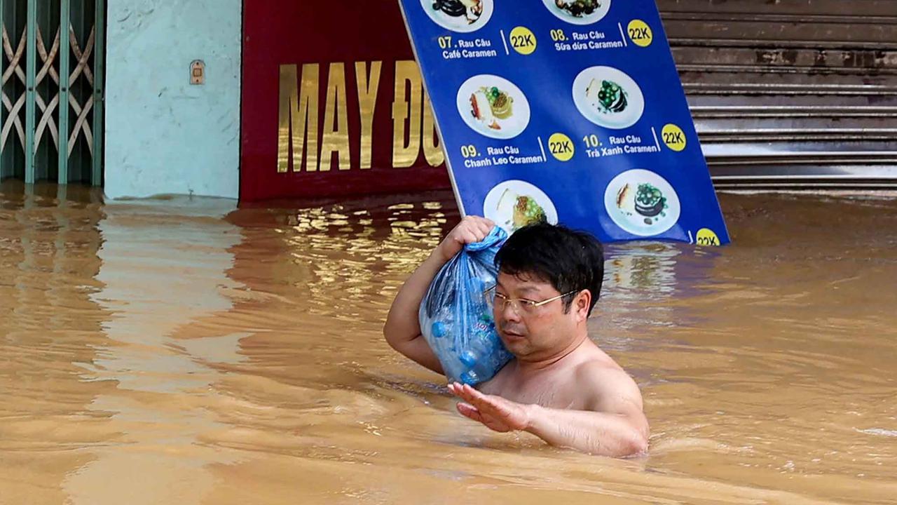 FOTO: Topan Matmo Luluhlantakkan Vietnam Utara, Banjir Terburuk dalam 60 Tahun