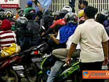 Citizen6, Bekasi: Demo buruh MM2100 juga diikuti oleh SPSI dan FSPMI. (Pengirim: Raymond Kaya)