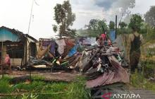 Fakta Mengejutkan! 143 Rumah Rusak Dihantam Angin Puting Beliung Kapuas, Pemkab Salurkan Bantuan Logistik
