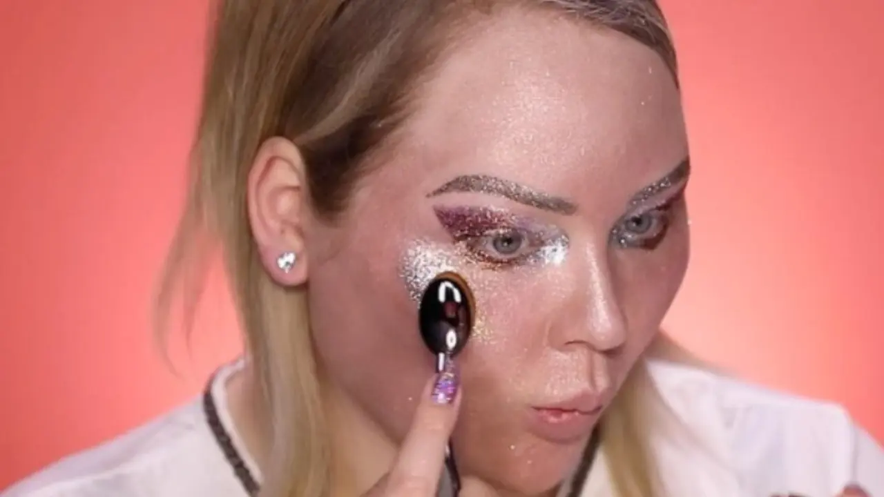 Yakin Mau Bikin Makeup Ini? Bukannya Cantik, Malah..
