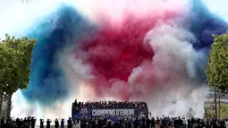 Parade pemain Paris Saint-Germain (PSG) di jalan Champs-Elysees, Paris, Prancis pada 1 Juni 2025. (Thibaud MORITZ/AFP)
