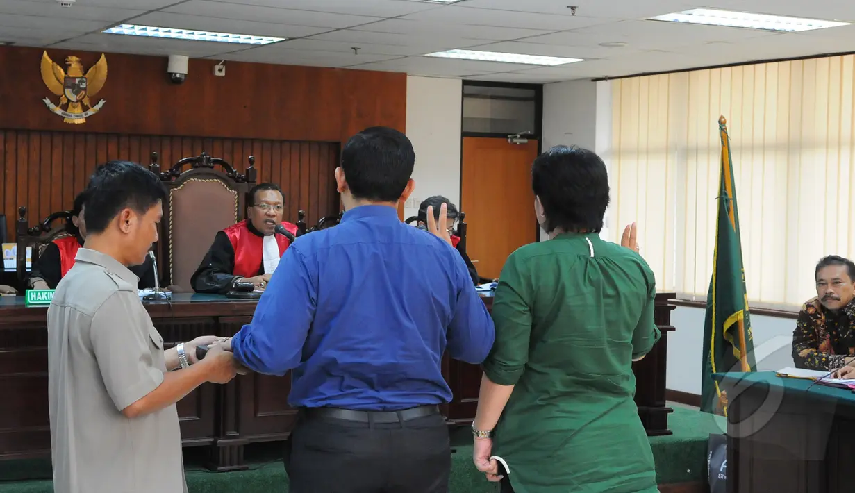 Para saksi bersumpah memberikan kesaksian yang benar saat menjalani sidang dengan terdakwa Raja Bonaran di Pengadilan Tipikor, Jakarta, Senin (30/3/2015). (Liputan6.com/Herman Zakharia)