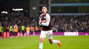 Morgan Rogers merayakan golnya ke gawang Manchester United, Minggu (21/12/2025) (Jacob King/PA via AP)