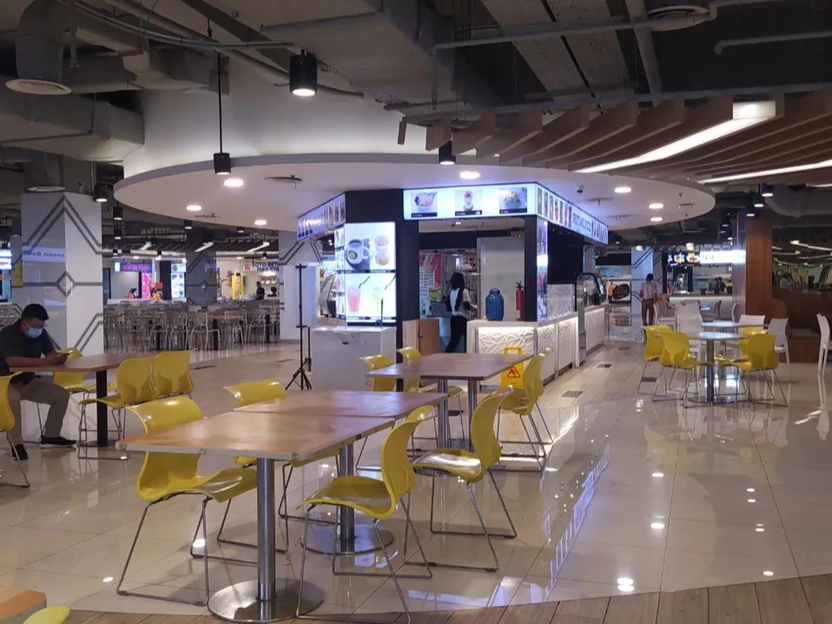 Suasana sepi makin terasa saat Pandemi Covid-19 Indonesia. Plaza Semanggi benar-benar bak mati suri