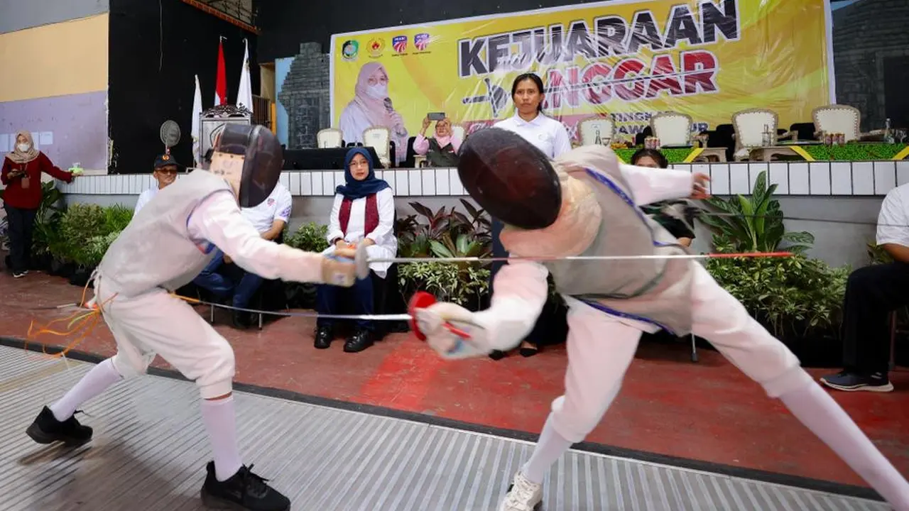 Bupati Banyuwangi Ipuk Fiestiandani Saksikan Kejuaraan  Provinsi Anggar di Banyuwangi (Istimewa)
