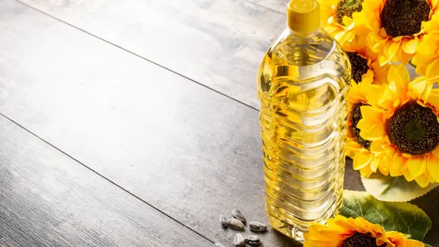 Ilustrasi Minyak Goreng/photo by chandlervid85 on freepik