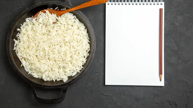 Nasi dan kertas untuk mencatat/freepik